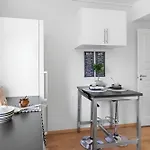 Roomsly - Balcony Near Charming Cobblestone Streets 아파트 *