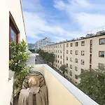 Roomsly - Balcony Near Charming Cobblestone Streets