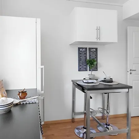 Roomsly - Balcony Near Charming Cobblestone Streets Apartment *