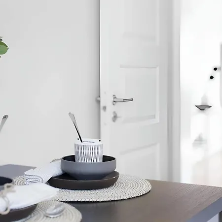 아파트 Roomsly - Balcony Near Charming Cobblestone Streets *
