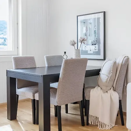 Roomsly - Balcony Near Charming Cobblestone Streets * 베르겐