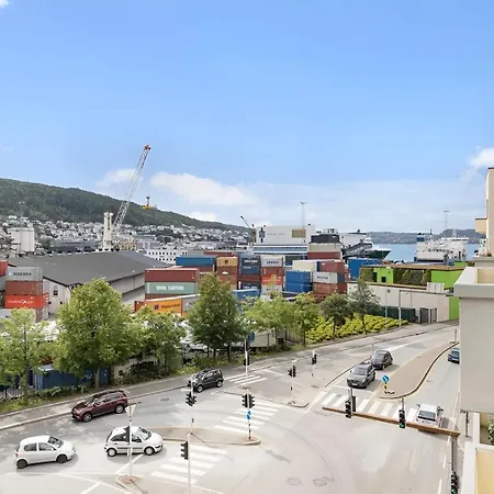 Roomsly - Balcony Near Charming Cobblestone Streets * Bergen