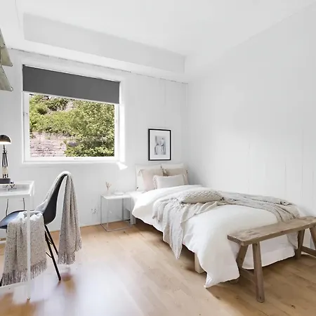 Roomsly - Balcony Near Charming Cobblestone Streets Apartment Bergen