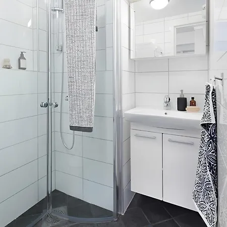 Roomsly - Balcony Near Charming Cobblestone Streets * Bergen