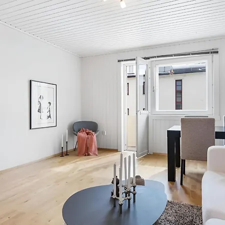Roomsly - Balcony Near Charming Cobblestone Streets Apartment Bergen