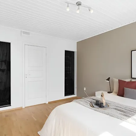 Roomsly - Balcony Near Charming Cobblestone Streets * Bergen