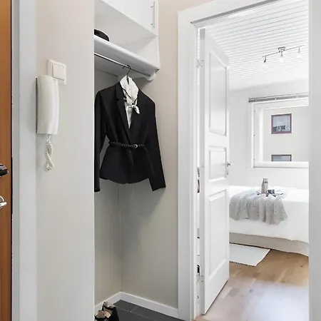 Roomsly - Balcony Near Charming Cobblestone Streets